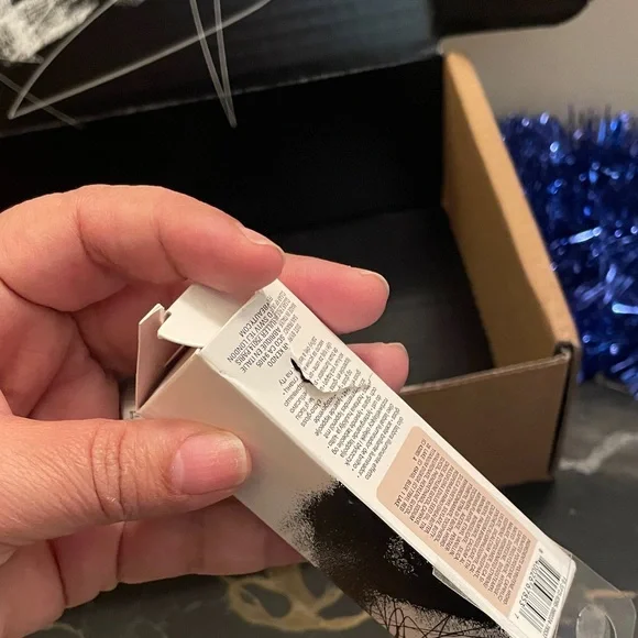 Fenty Beauty Gloss Bomb in Miss Jelly Fish - Picture 5 of 6